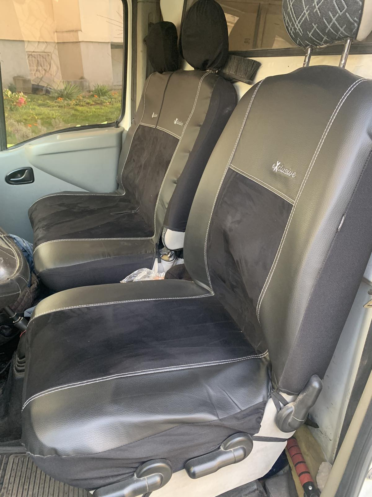 Авточохли на сидіння Pok-ter Exclusive 1 + 2 для Renault Master 1998-2010 з чорною вставкою: Елегантність та Захист Вашого Автомобіля