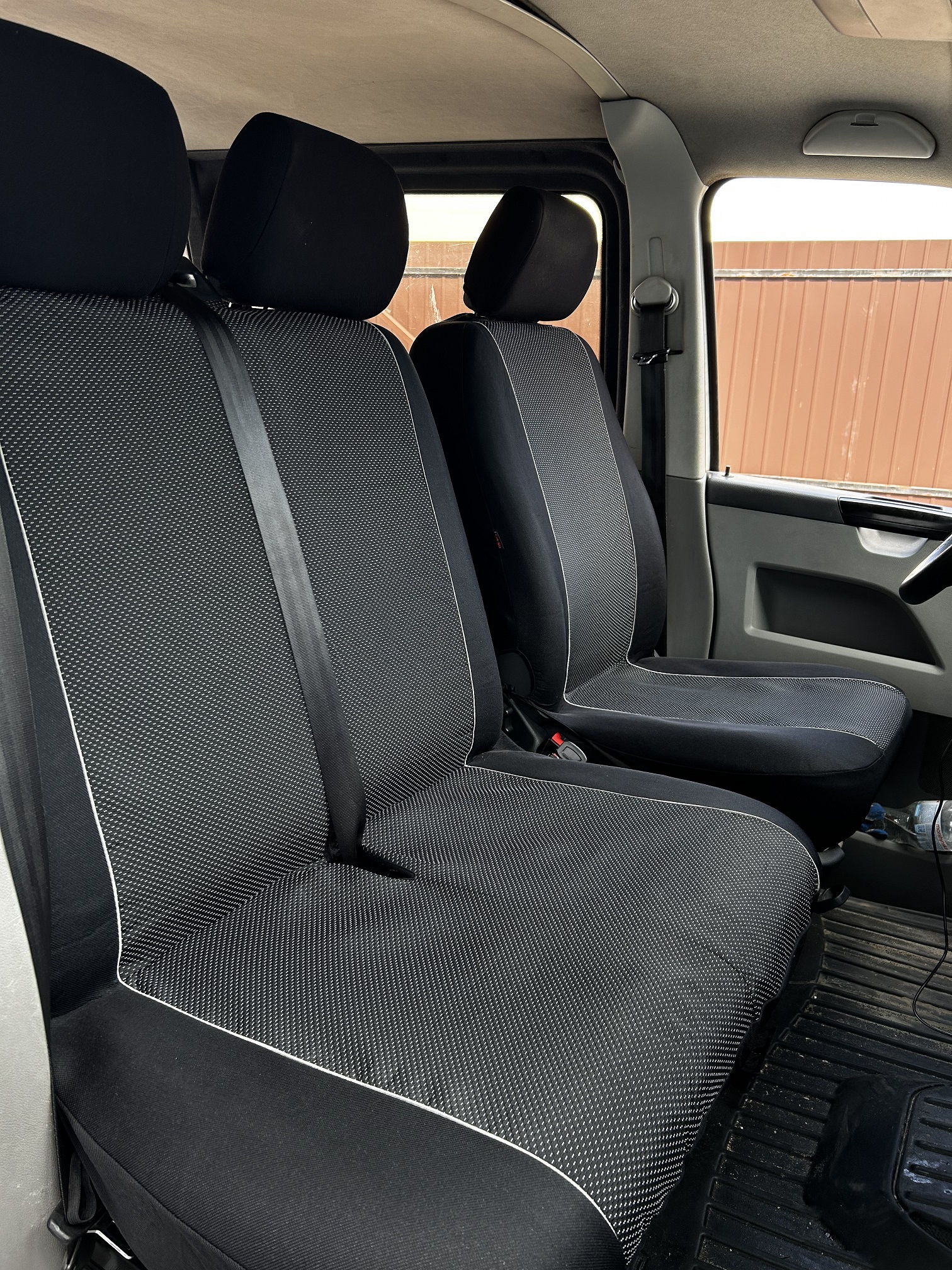 Удовлетворение клиента: Авточехлы Pok-ter VIP для Volkswagen Transporter T5 (2003-2015) с серой вставкой