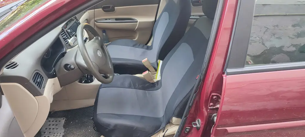 Авточохли для Hyundai Accent Lc 1999-2012 Pok-ter Classic Plus з сірою вставкою: Класичний Стиль та Надійний Захист