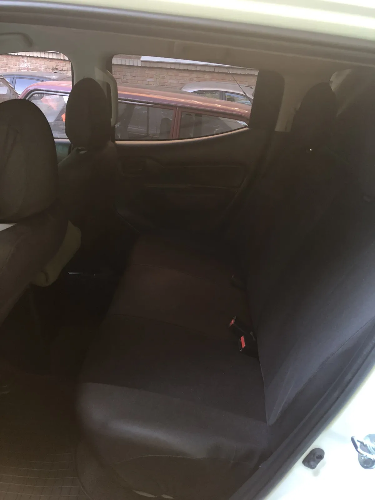 Авто чехлы Mitsubishi L200 2015- Pok-ter CARO с черной вставкой