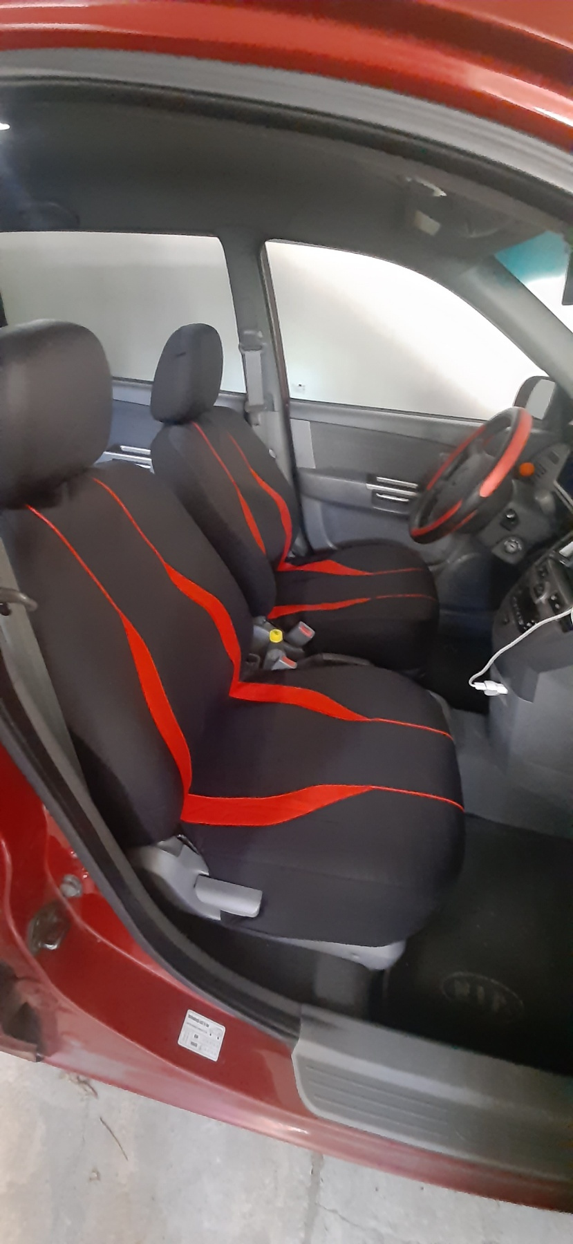 Авто чохли для Kia Carens 2006-2012 AUAU Bolero з червоною вставкою