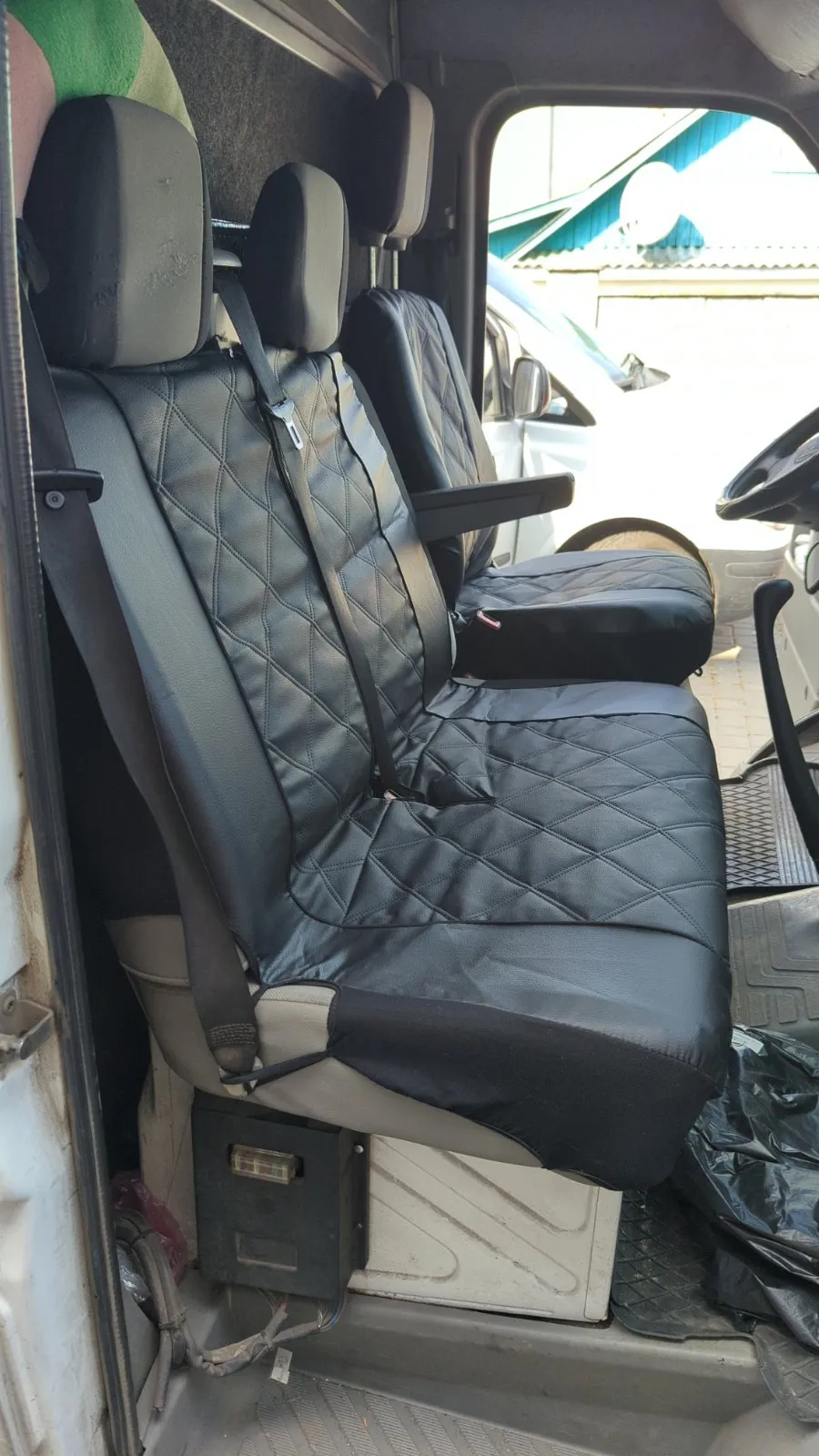 Авточехлы на сиденье Pok-ter Elit 1+2 Mercedes Sprinter W901-905 1995-2006 с черной вставкой экокожа