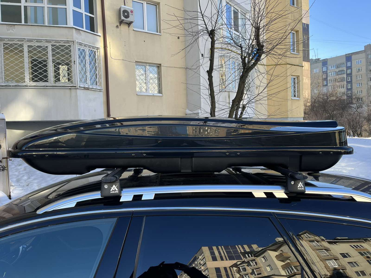 Автобагажник на дах для AUDI A6 C7; Allroad, Kombi 2012>2018 Aguri Runner Black з боксом на даху Автобокс на дах автомобіля Amos Travel Pack 500 Black