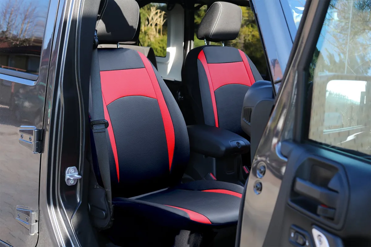 Універсальні авточохли на сидіння з екошкіри Pok-ter Design Leather з червоною вставкою