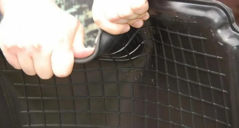 Водительский резиновый коврик Mat-Gum U для Mitsubishi Lancer 2003-2008