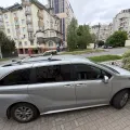 Фото 1: Поперечены на релинги SUZUKI Ignis Hatchback 2016> Aguri Prestige Silver (на фото пример установки на TOYOTA SIENNA 2010-). Цвет: Серебряный.