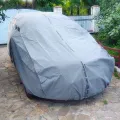 Фото 1: Чехол-тент для автомобиля Kegel для DAEWOO Nexia Hatchback Mobile Garage L1 Hatchback/Combi (5-4103-248-3020)  (на фото пример установки на SKODA ROOMSTER). Цвет: Серый.